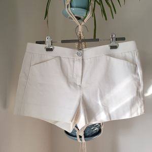 Tory Burch white shorts size M.